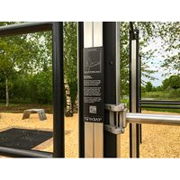 Turnbar Info- und Hinweistafel für Outdoor-Fitnessgeräte von Turnbar